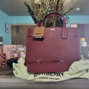 BURBERRY MD BANNER CRIMSON LEATHER CHECK CANVAS SHOULDER MEDIUM-LARGE SIZE.